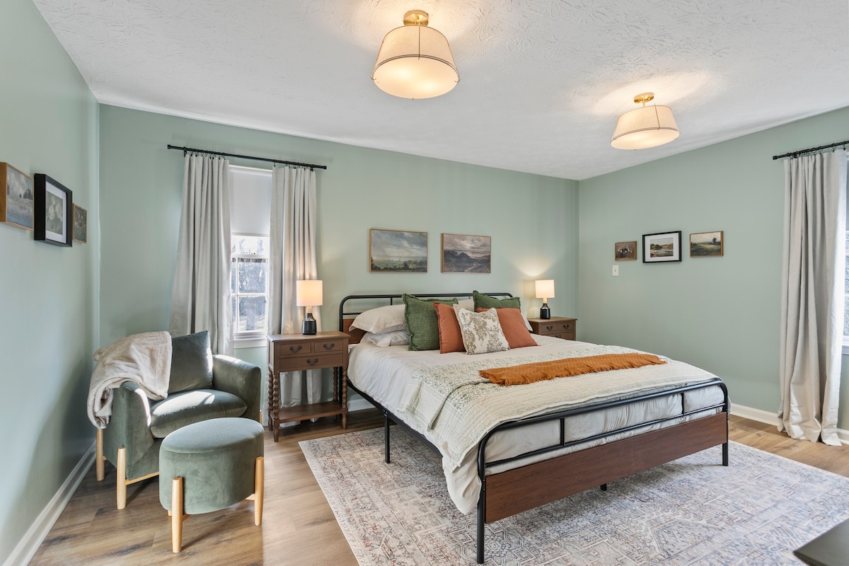 Pet Friendly Home – 10 Minutes to Trilith! 1