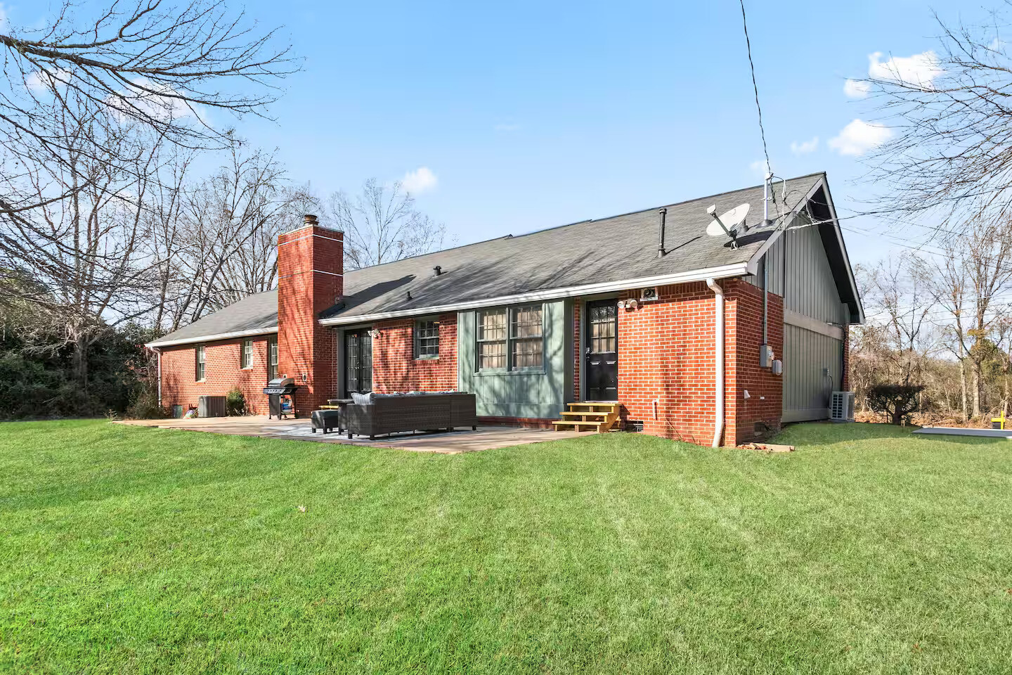 Pet Friendly Home – 10 Minutes to Trilith! 9