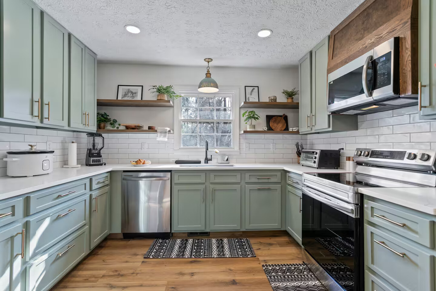 Pet Friendly Home – 10 Minutes to Trilith! 16